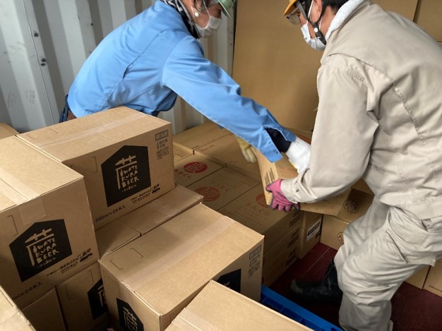 東京港での荷役風景②